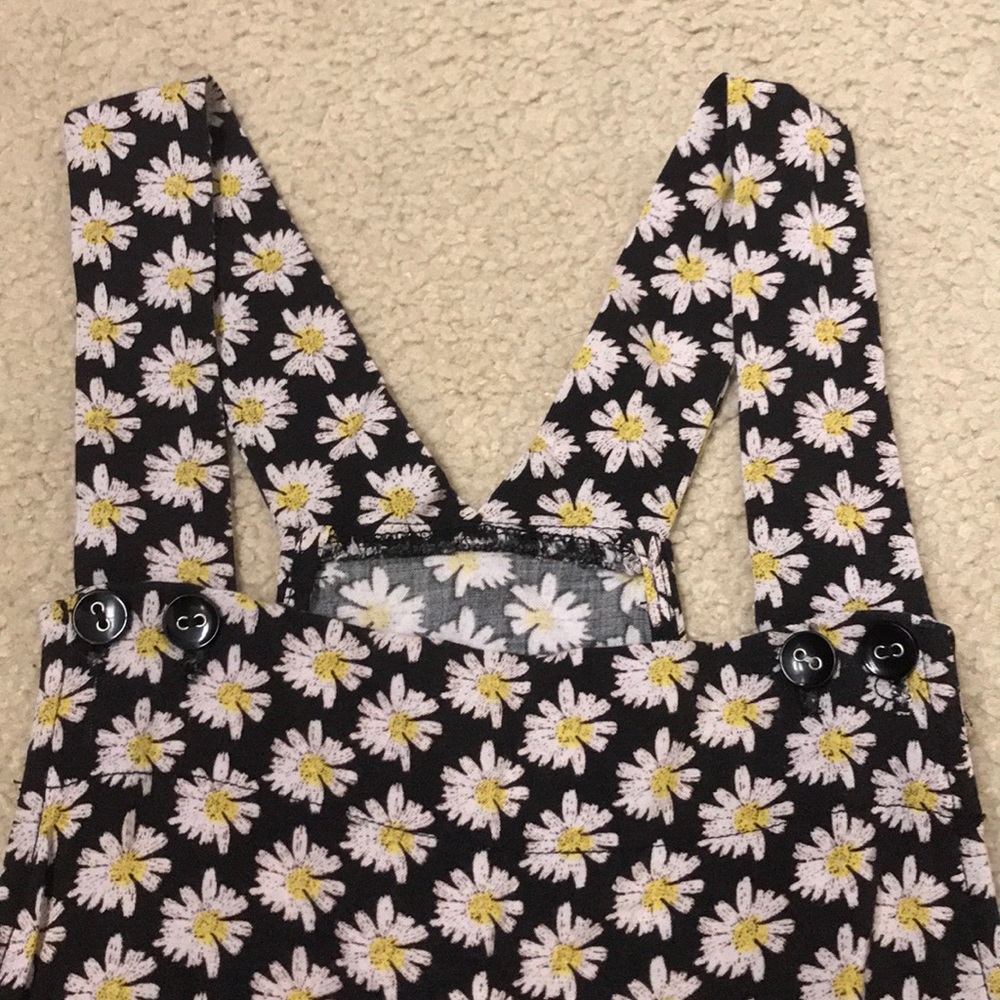 🌼🖤dasiy black overalls🖤🌼